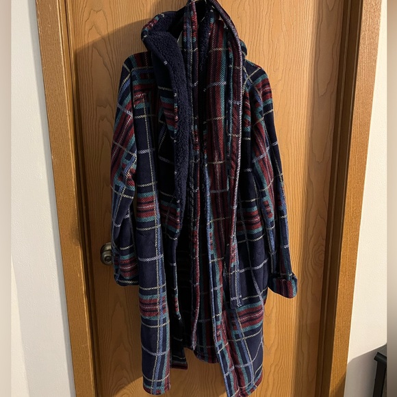 Vera Bradley Women’s Plush Fleece Robe - Picture 8 of 8